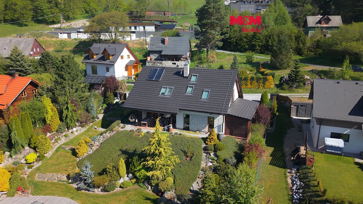 Prodej rodinného domu 179 m², pozemek 1214 m²